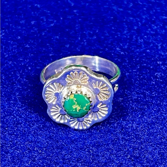 Native American Sterling Flower Ring with Turquoise Stone size 7 Ships FREE - Picture 4 of 5